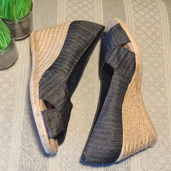 White Mountain Peep Toe Wedge - Picture 4 of 13